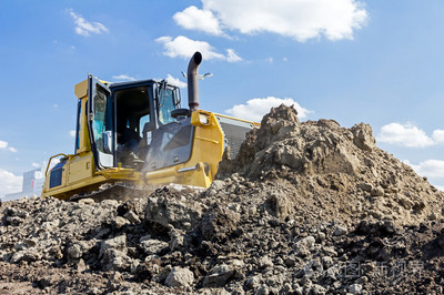 重型履带式工程机械 现代工程建设的坚实脊梁