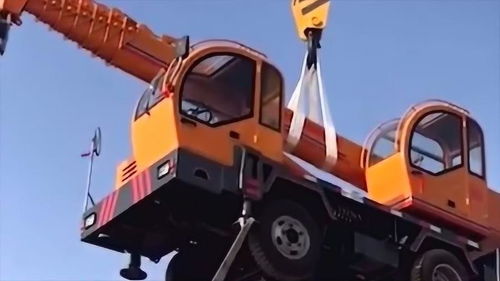 科技探秘 百吨工程机械高空悬挂，吊车起重能力显神威